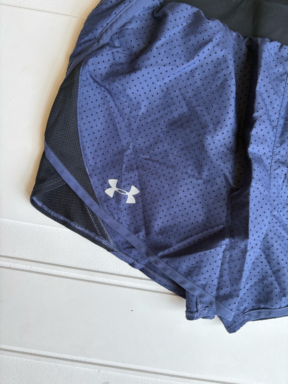 Under Armour Women’s Running Shorts Heat Gear Size Small - Picture 2 of 6